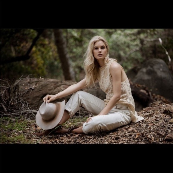 Free People Maisie Delicate Lace Top in Size S Bohemian Round neck GORGEOUS - Picture 5 of 11